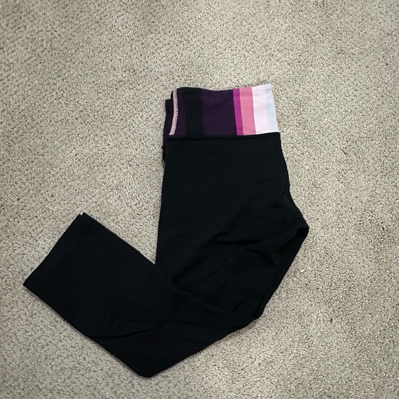 Lululemon Black Pink Capri Leggings size 6 - Picture 3 of 8